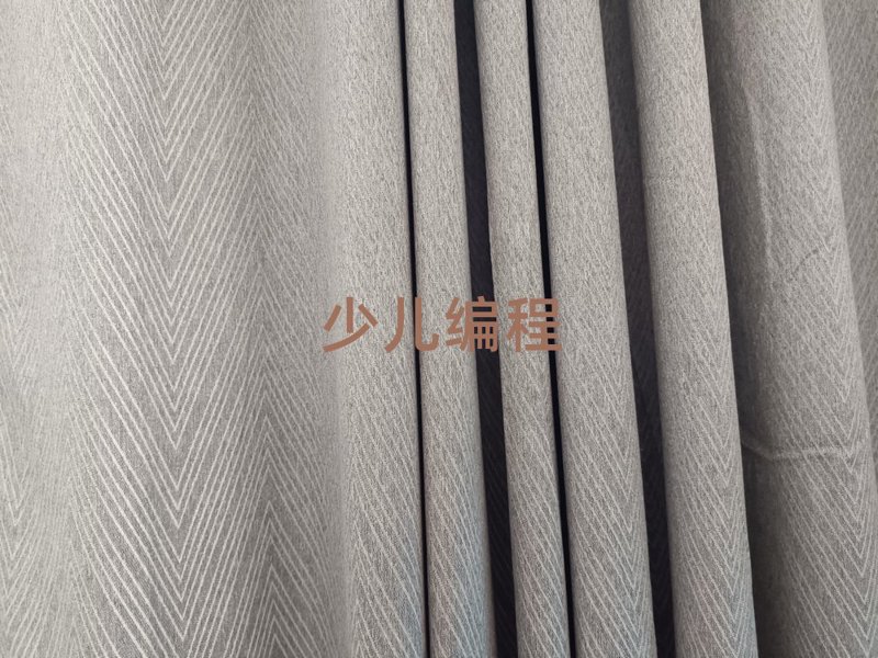 如何在家制作美味披萨？步骤详解