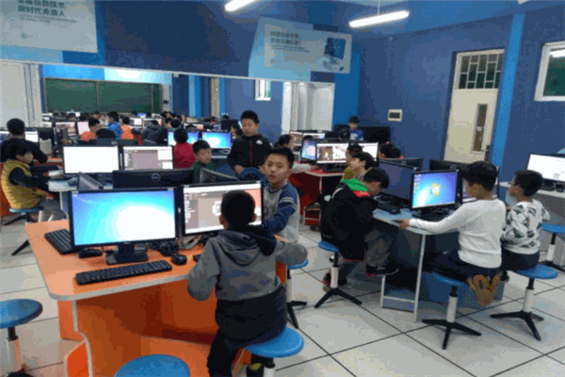 青少年编程：引导未来科技人才的钥匙